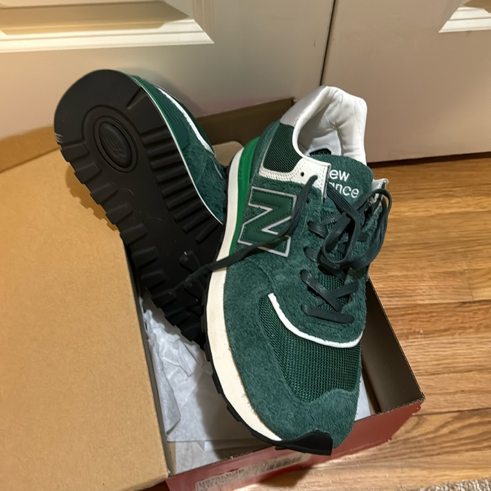 New balance unisex-suede tennis shoe